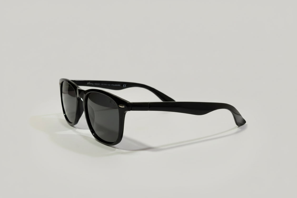 Classic Round Sunglasses – Black Frame with Dark Green Lenses